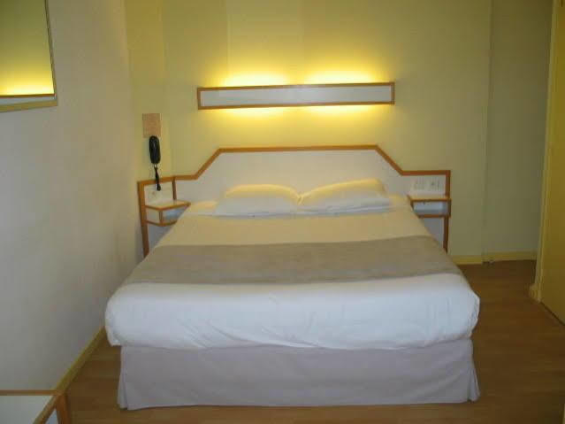 Fifi Moulin Hotel Сер Екстериор снимка