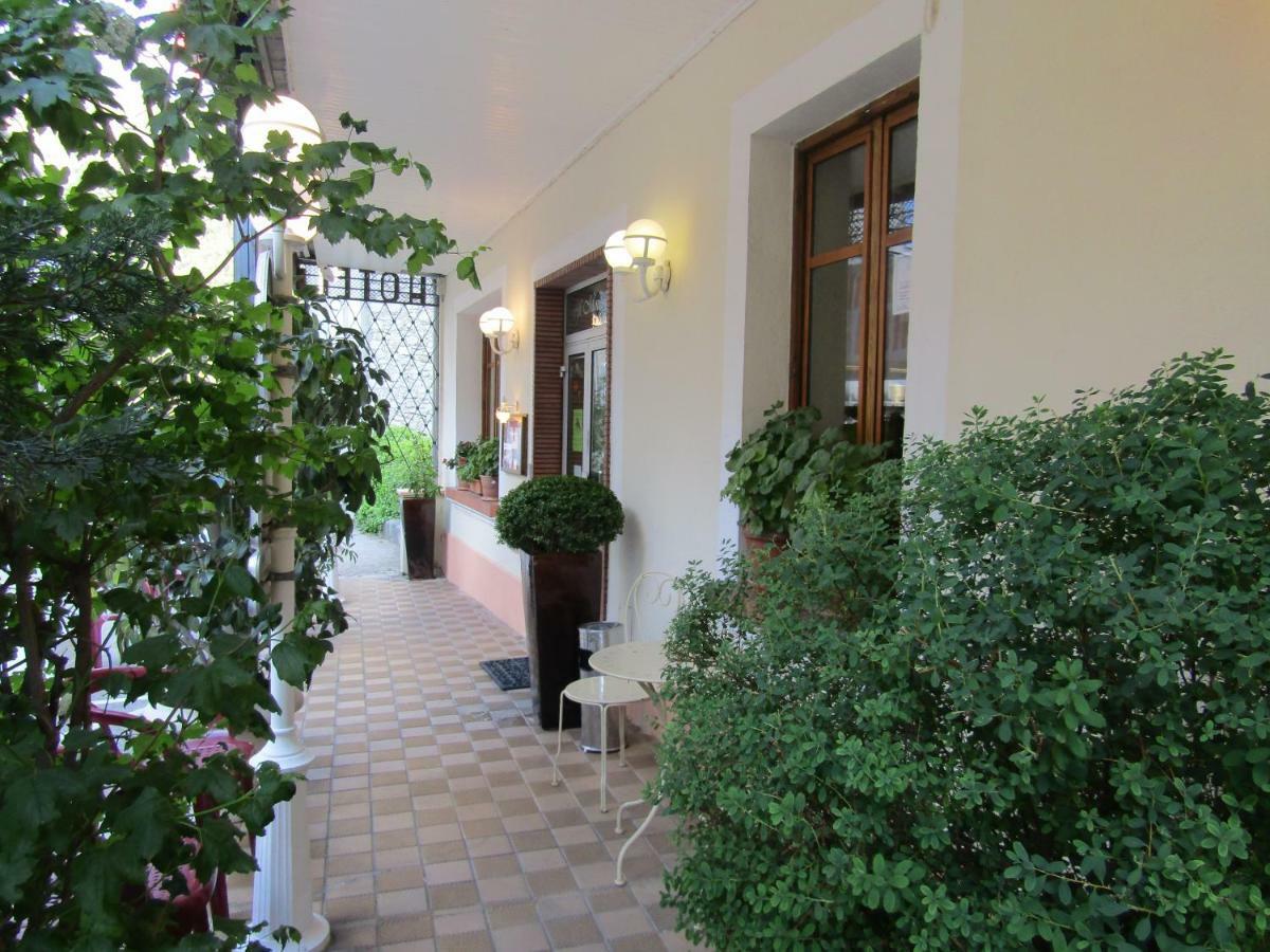Fifi Moulin Hotel Сер Екстериор снимка